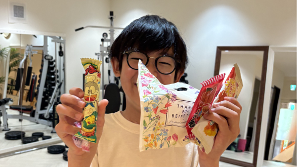 笑顔で「できた！」を喜ぶ子ども